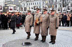 Kapsulės su Laisvės kovų relikvijomis atnešamos į Lukiškių aikštę 2018 m. sausio 12 d.