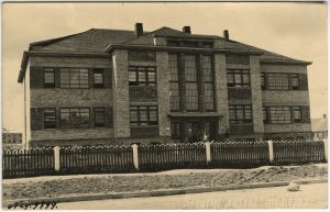 Muziejaus pastatas, apie 1935 m. / fot. Mauša Fligelis. Iš Šiaulių „Aušros“ muziejaus rinkinių.