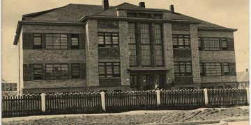 Muziejaus pastatas, apie 1935 m. / fot. Mauša Fligelis. Iš Šiaulių „Aušros“ muziejaus rinkinių.