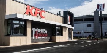 Šiauliuose duris atvėrė KFC restoranas