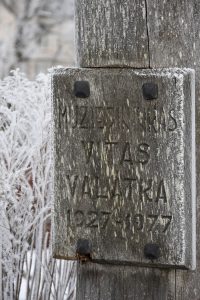 Minint 95-ąsias Vito Valatkos gimimo metines, Žemaičių muziejaus „Alka“ muziejininkai aplankė jo kapą Senosiose Telšių miesto kapinėse.