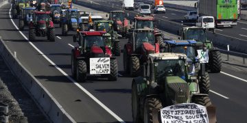 Ispanijos ūkininkai antrą dieną iš eilės blokuoja kelius / EPA-ELTA nuotr.