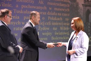 Apdovanojama LGGRTC darbuotoja I.E.Lewandowska / Mikołaj Bujak nuotr.