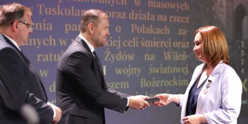 Apdovanojama LGGRTC darbuotoja I.E.Lewandowska / Mikołaj Bujak nuotr.